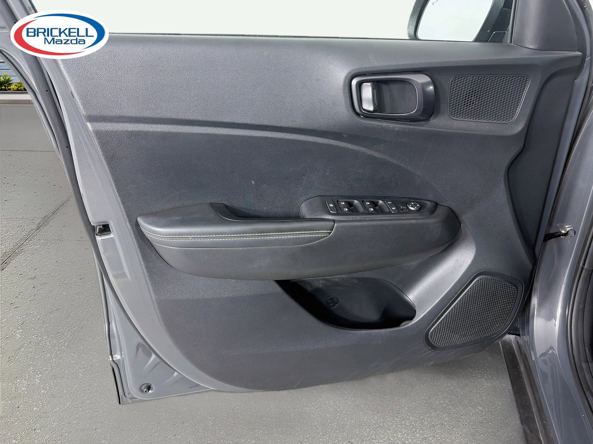 Used 2024 Hyundai Venue Limited FWD image 21