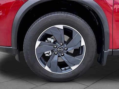 Used 2024 Nissan Rogue SV w/ SV Premium Package FWD image 11
