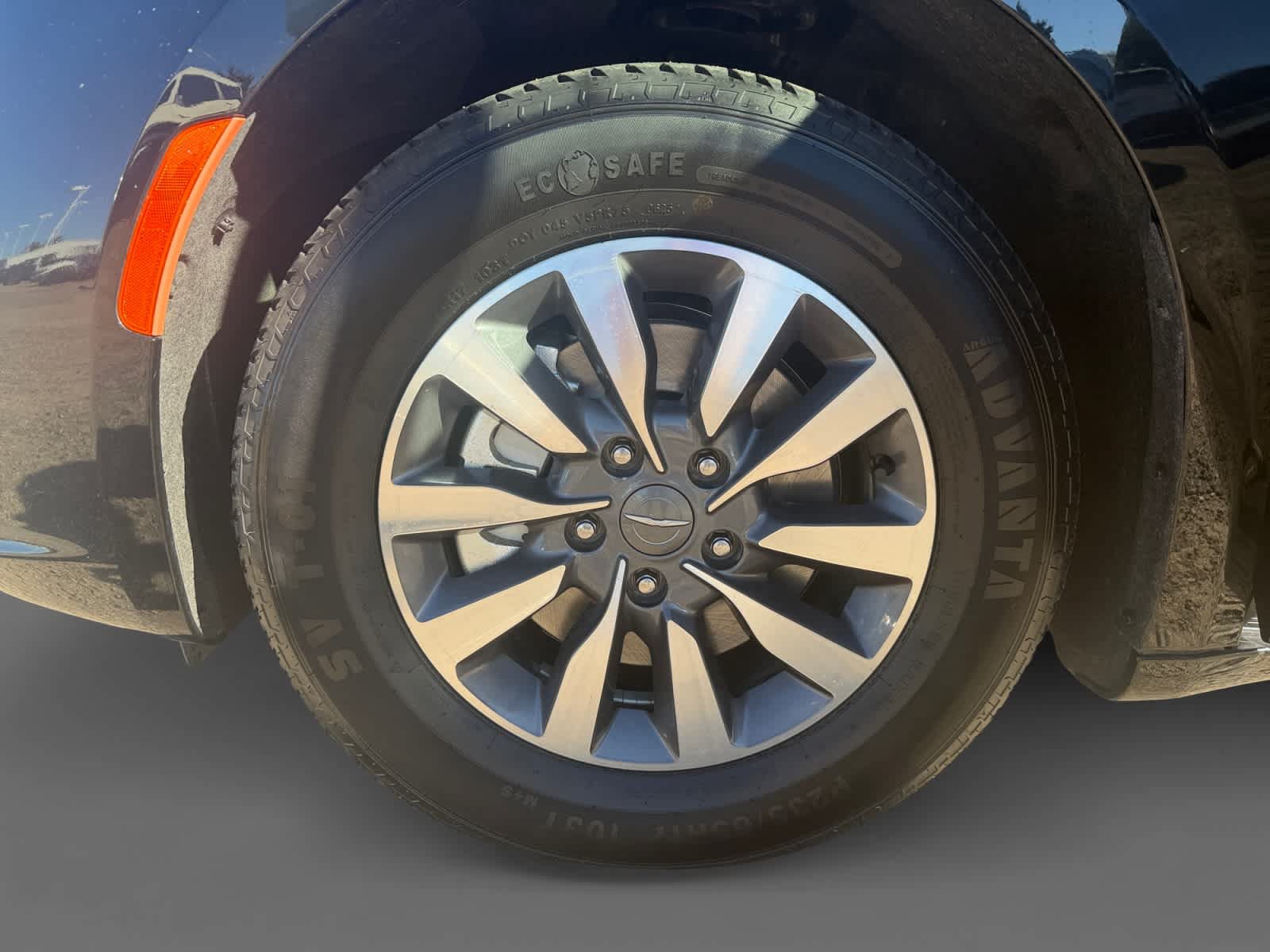 Used 2024 Chrysler Pacifica Limited FWD image 14