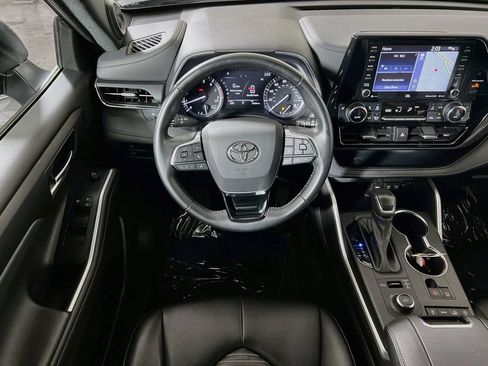 Used 2021 Toyota Highlander XSE AWD/4WD image 19