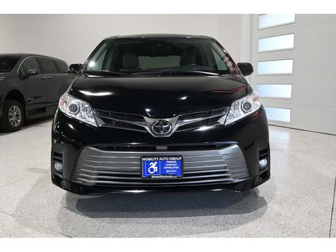 Used 2019 Toyota Sienna XLE FWD image 4