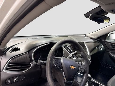 Used 2021 Chevrolet Malibu LT image 8