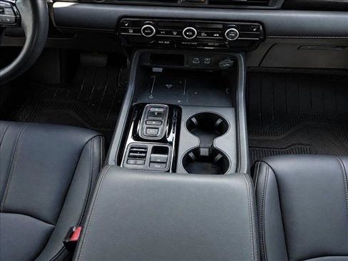 Used 2025 Honda Pilot TrailSport image 19