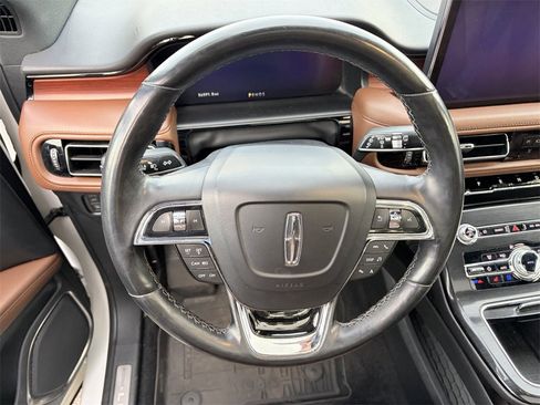 Used 2024 Lincoln Nautilus Premier image 11