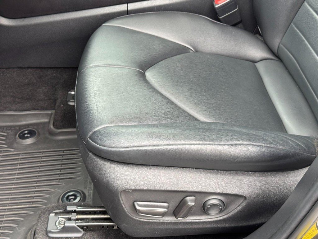 Used 2023 Toyota Highlander XLE FWD image 25