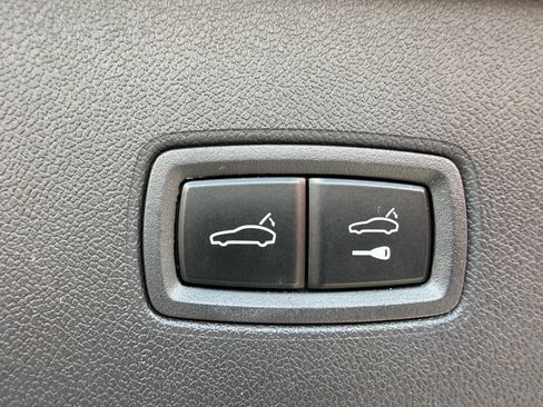 Used 2025 Porsche Cayenne AWD/4WD image 29