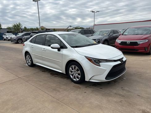 Used 2020 Toyota Corolla LE w/ Body Protection Package FWD image 4