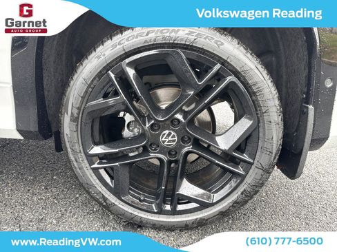 New 2025 Volkswagen Tiguan SE R-Line image 9