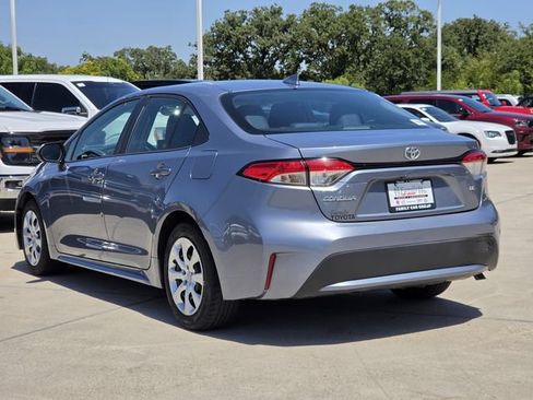 Used 2021 Toyota Corolla LE FWD image 3