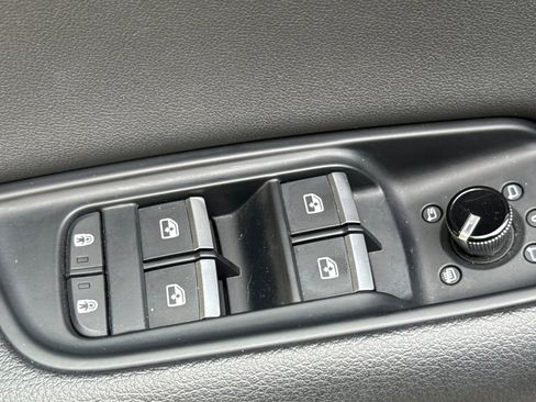 Used 2019 Audi Q8 Premium Plus w/ Premium Plus image 13