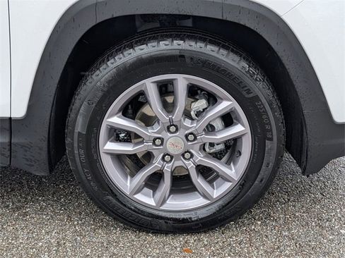 Used 2024 GMC Terrain SLT w/ Tech Package image 9