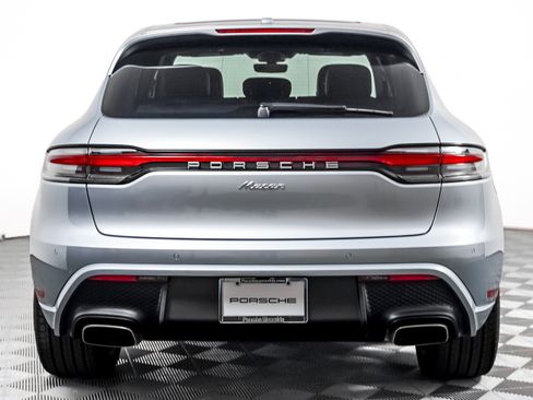 Certified 2025 Porsche Macan AWD/4WD image 11