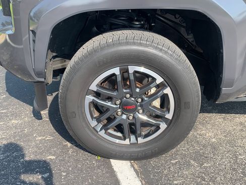 Used 2025 Toyota Tacoma TRD Sport AWD/4WD image 10