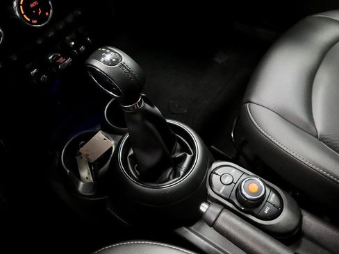 Used 2019 MINI Cooper 4-Door Hardtop w/ Signature Upholstery Package image 36