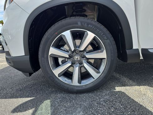 New 2025 Honda Pilot Touring image 10