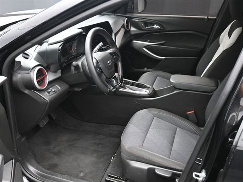 Used 2024 Chevrolet Trax RS w/ Driver Confidence Package image 21