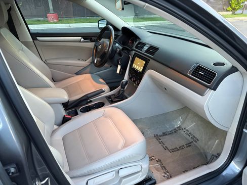 Used 2015 Volkswagen Passat TDI SE FWD image 27