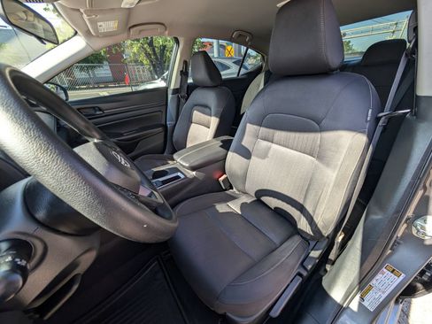 Used 2024 Nissan Altima 2.5 S FWD image 16
