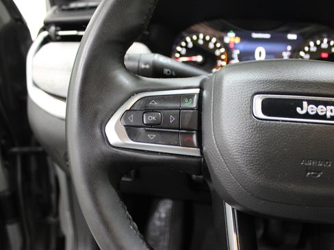 Used 2024 Jeep Compass Latitude image 10