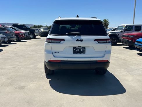 New 2026 Jeep Grand Cherokee L Limited w/ Limited Altitude Package AWD/4WD image 5