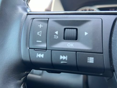 Used 2023 Nissan Pathfinder SL FWD image 10