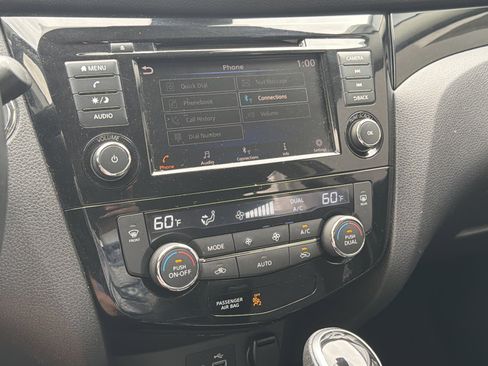 Used 2021 Nissan Rogue Sport SV FWD image 23