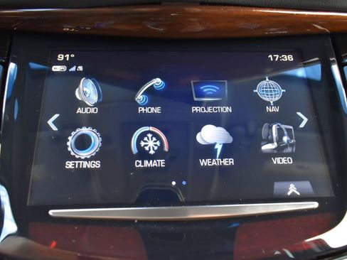 Used 2020 Cadillac Escalade Premium Luxury AWD/4WD image 20
