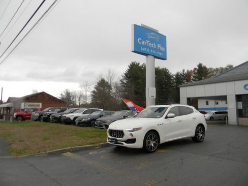 Used 2017 Maserati Levante w/ Luxury Package image 10