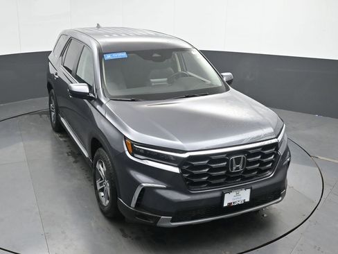 Used 2025 Honda Pilot EX-L image 32