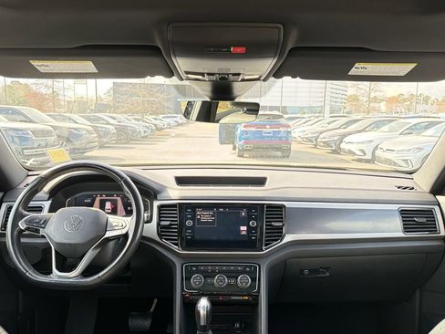 Used 2020 Volkswagen Atlas Cross Sport SEL image 17