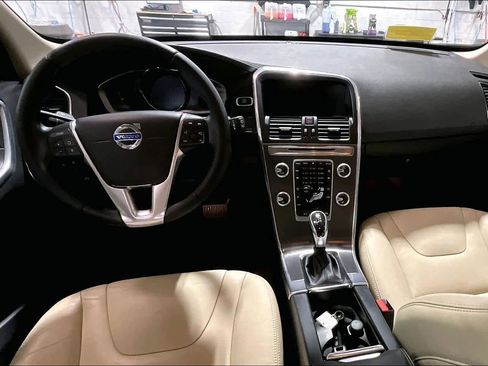 Used 2016 Volvo XC60 T6 w/ Proximity Package image 16