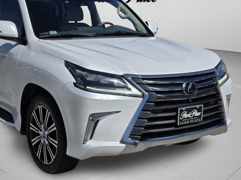 Used 2020 Lexus LX 570 4WD w/ Luxury Package image 7