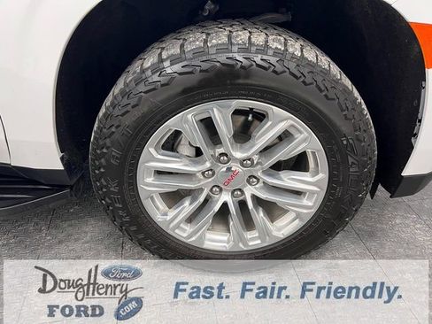Used 2022 GMC Yukon SLT w/ SLT Premium Package image 17