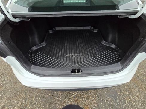 Used 2024 Toyota Corolla LE image 28