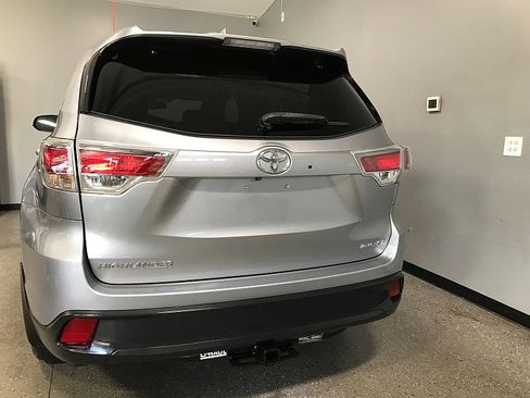Used 2015 Toyota Highlander Plus AWD/4WD image 4