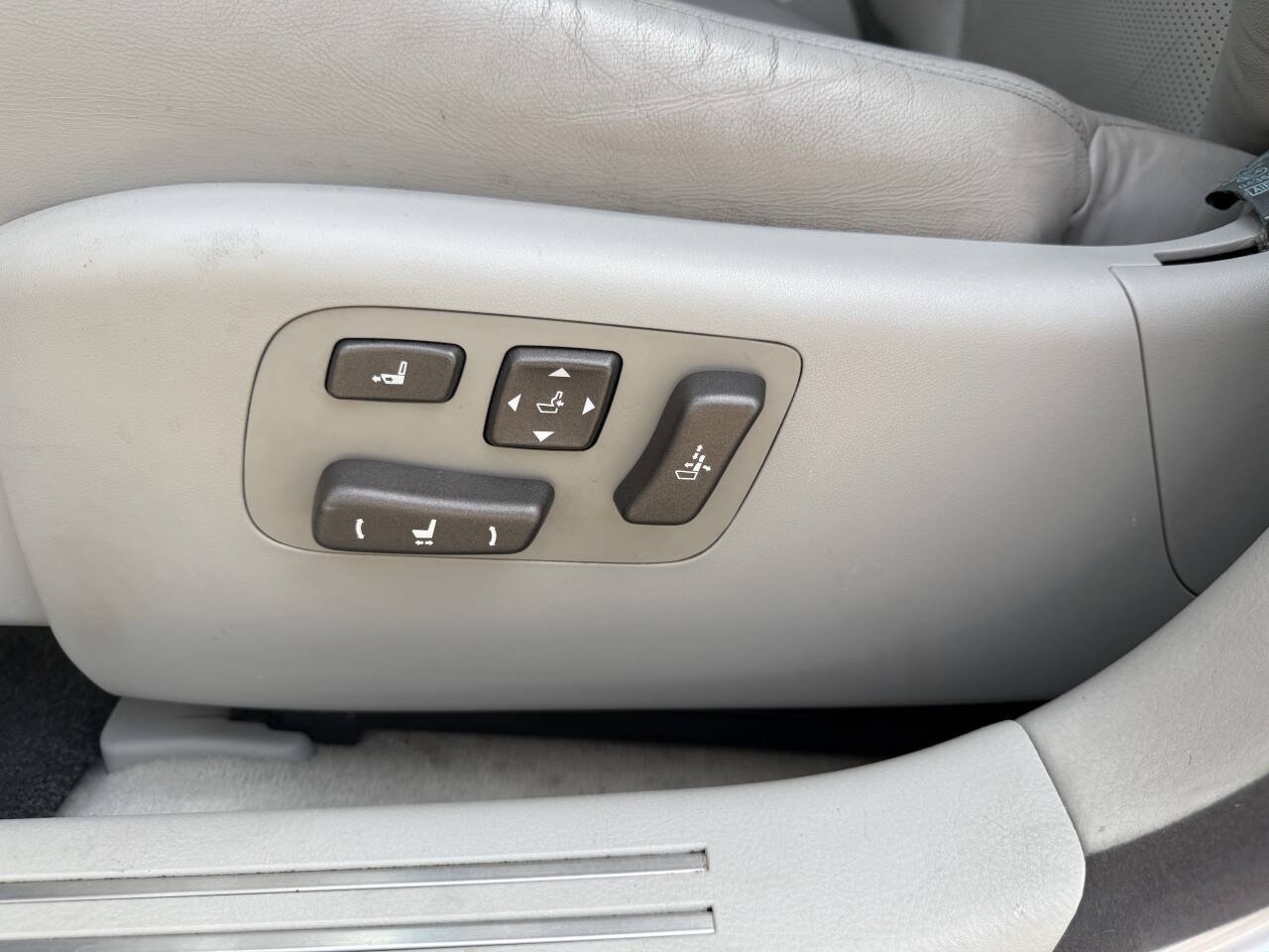 Used 2007 Lexus LS 460 RWD image 17