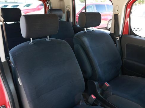 Used 2011 Nissan Cube 1.8 S w/ Interior Designer Pkg FWD image 16