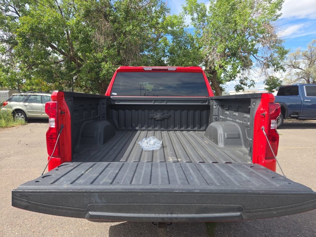Used 2025 Chevrolet Silverado 1500 Custom Trail Boss w/ Dark Appearance Package AWD/4WD image 18