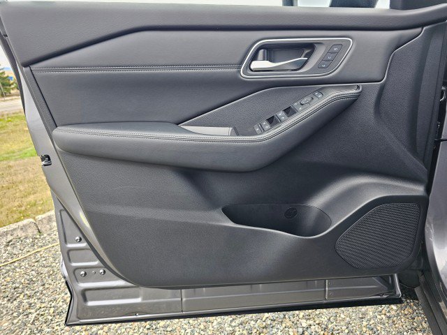 Certified 2026 Nissan Rogue Platinum AWD/4WD image 26