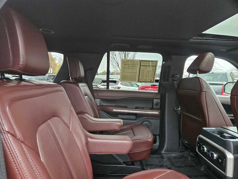 Used 2022 Ford Expedition Limited image 15