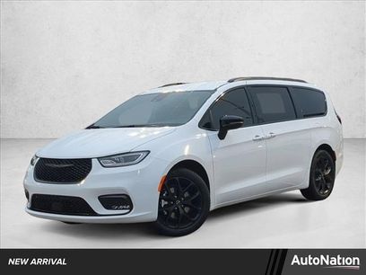 New 2026 Chrysler Pacifica Select