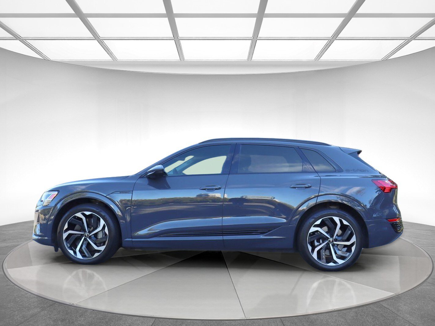 Used 2024 Audi Q8 e-tron Premium Plus AWD/4WD image 4
