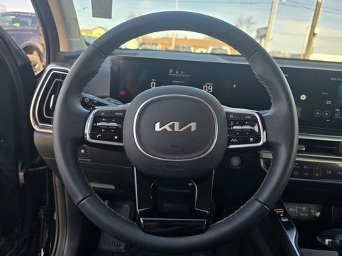 Used 2025 Kia Sorento S image 24