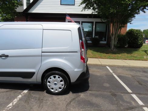 Used 2020 Ford Transit Connect XLT FWD image 4