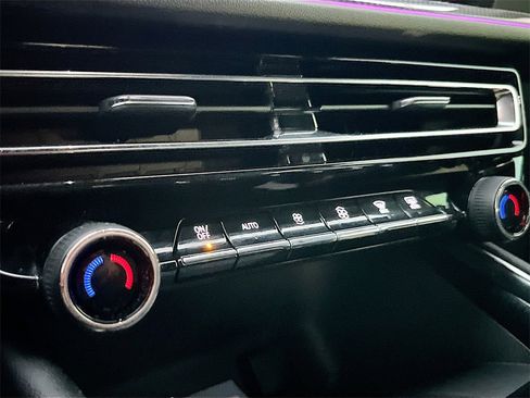 Used 2025 Chevrolet Traverse High Country image 16