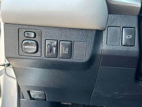 Used 2018 Toyota RAV4 XLE FWD image 13