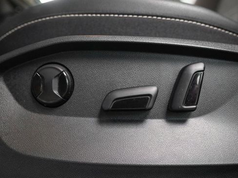 Used 2022 Volkswagen Taos SE image 15