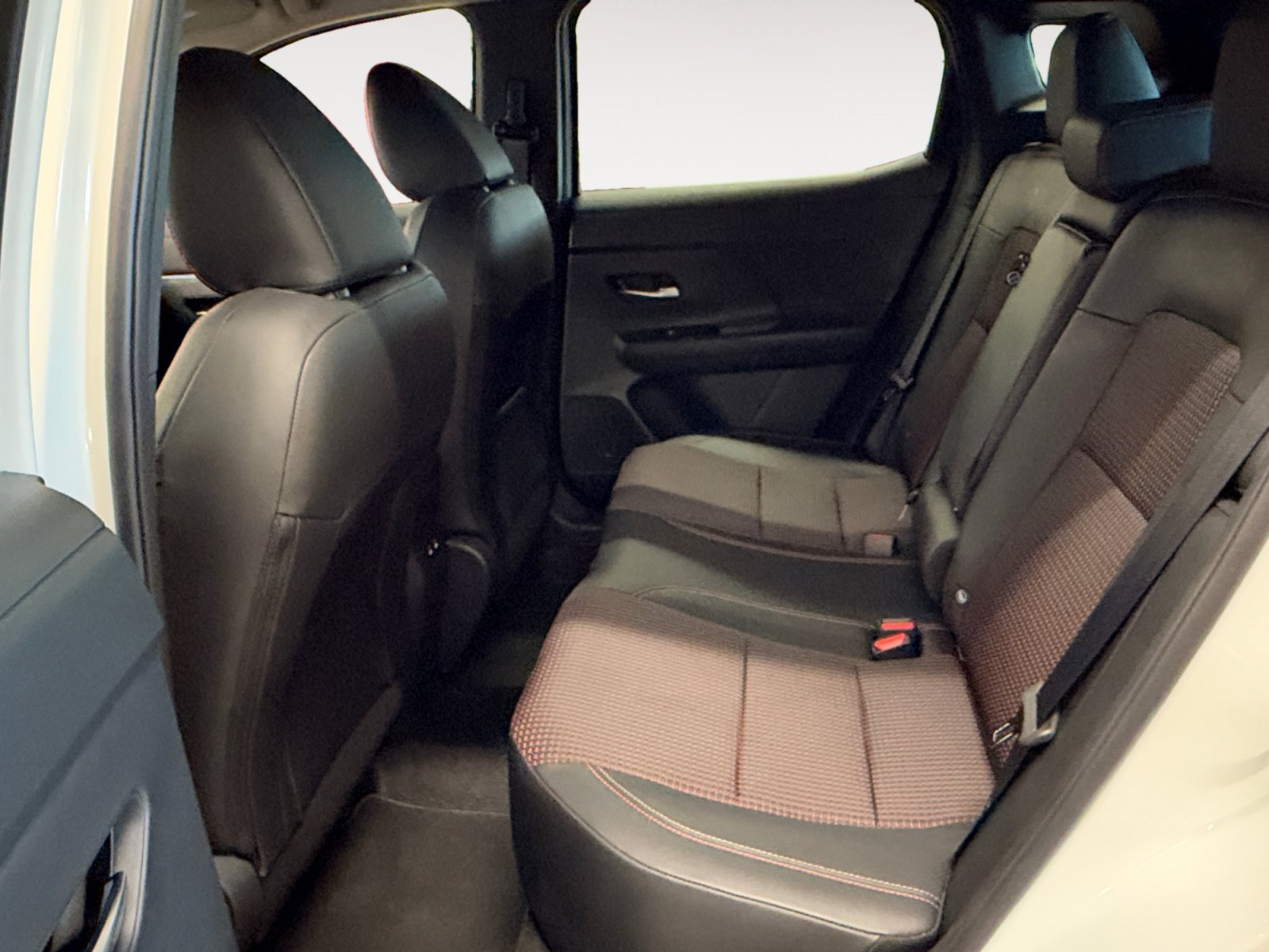 Used 2026 Nissan Kicks SR FWD image 24