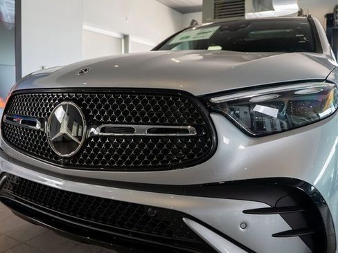 New 2025 Mercedes-Benz GLC 350e GLC 350e image 8