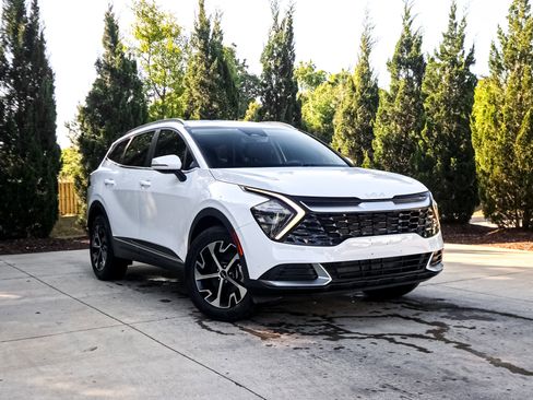 Used 2023 Kia Sportage EX image 2